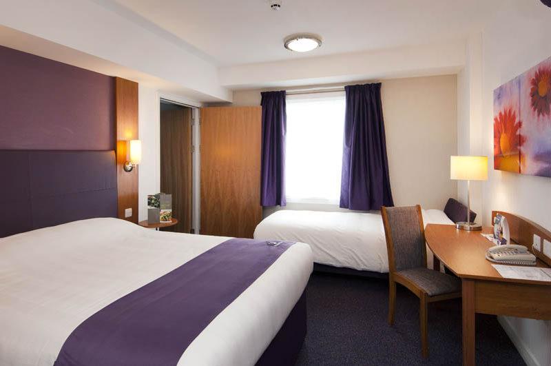 Premier Inn Isle Of Wight 뉴포트 외부 사진